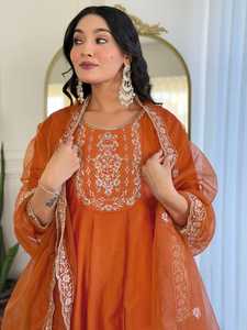 Conjunto de vestido de seda Vichitra Premium para mujer, 10 estilos Kali, bordado, trabajo, elegante traje étnico festivo, Dupatta a juego para fiestas - Product Image 3