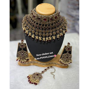 Ensemble collier ras du cou et boucles d'oreilles en perles plaquées or pour mariée, Maang Tikka, design tendance, bijoux faits à la main, fiançailles, anniversaire - Product Image 1