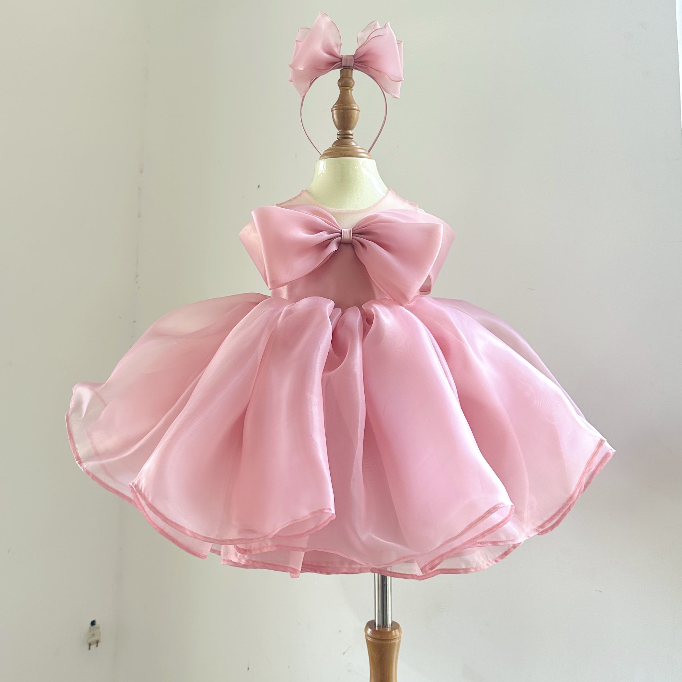 สีชมพูอ่อน