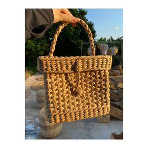 Sac à main pour femmes en jacinthe d'eau tissée avec doublure en toile, décoration florale, design léger pour l'été - Product Image 1