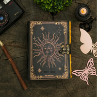 Journal Grimoire Soleil et Lune fait main de 200 pages en cuir véritable, livre de sorts magiques personnalisable avec un magnifique cadenas