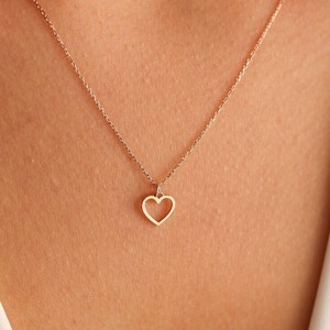 Vente en gros de pendentif à breloque cœur ouvert dans un nouveau design de bijoux en or pour les mariages et la Saint-Valentin pendentif cœur parfait - Product Image 1