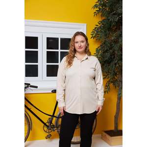 Camisa de punto drapeada de mezcla modal para mujer, talla grande, color crema elegante, top cómodo de corte holgado - Product Image 1