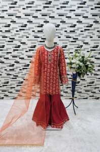 Vestido Sharara DE TRABAJO bordado con estampado de flores pesadas y borde triangular de seda Chinon pesada para niños para 2025 - Product Image 4