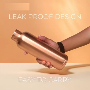 Pack cadeau Bouteille d'eau en cuivre de haute qualité et accessoires de boisson polyvalents disponibles avec un design élégant pour la vente - Product Image 5
