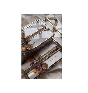 Boîte de défilement en verre métallique magnifiquement conçue en or avec un défilement délicat pour le stockage de bijoux élégants et les décorations de mariage - Product Image 6