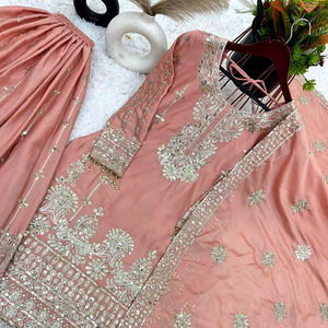 Nouveau concepteur vêtements de fête de mariage Chinon soie belle séquence broderie haut de travail avec manches longues et Sharara avec Dupatta - Product Image 1