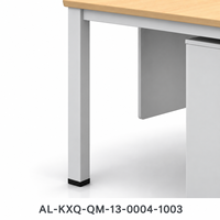 Bureau de travail au design bois clair, finition blanche, avec meuble de rangement mobile et plateau rectangulaire, idéal pour les espaces de travail modernes et les bureaux à domicile