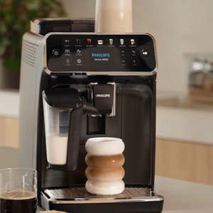 Machine à café automatique Coffee Break Pro avec connexion à l'eau du robinet, livraison rapide - Product Image 1