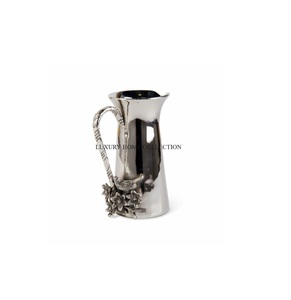 Pichet à boisson fantaisie de qualité supérieure avec une poignée classique et des détails polis pour une cuisine exquise et un présentoir de table - Product Image 6