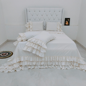 100% lin naturel trois volants housse de couette ensemble personnalisable 3 pièces literie solide disponible King Twin tailles pour les mariages à la maison - Product Image 1