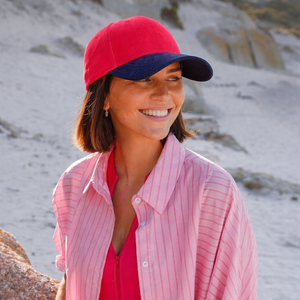 Casquette de baseball en daim à 6 panneaux avec logo brodé 3D personnalisé de haute qualité, logo sur le bord embossé et fermeture à boucle en cuir métallique - Product Image 6
