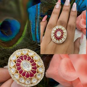 Anillo clásico de alta calidad chapado en oro Real Kundan ajustable con estilo para función y colección de ropa de boda para mujer - Product Image 1
