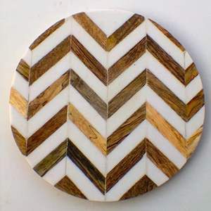 Sous-verres en bois naturel et en résine au design unique Accessoires de table résistants à la chaleur et vaisselle à boire - Product Image 1