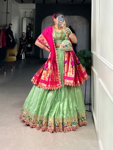 Vêtements de mariage royaux Lehenga choli semi-cousus pour femmes avec broderie Gotapatti et Moti Dupatta pour fêtes - Product Image 4