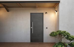 E-LITE: Puerta de Seguridad de Estilo Moderno con Panel de Fibra de Vidrio HELIOS - Product Image 5