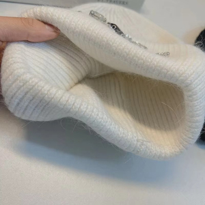 Gorro de Punto Personalizable con Adornos de Cristal Acrílico Hechos a Mano, Logotipo Personalizado, Cristales de Estrás - Product Image 3