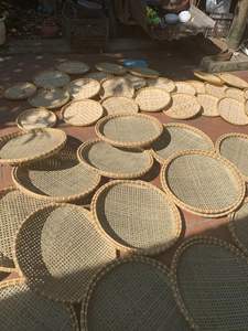 Plateau rond en bambou Eco-Friend panier de vannage plat produits faits à la main article de décoration d'intérieur de la ferme Vigi - Product Image 2