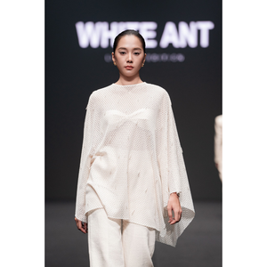 Nuevo estilo capa de encaje de malla ANT blanca capa de encaje ORAN EMB con cuello redondo botón trasero alivio 64% algodón orgánico 36% poliéster - Product Image 1