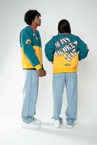 Chaquetas Varsity Bordadas de Alta Calidad para Hombre - Ropa Deportiva Moderna con Diseños Personalizables y Opciones de Personalización - Product Image 3