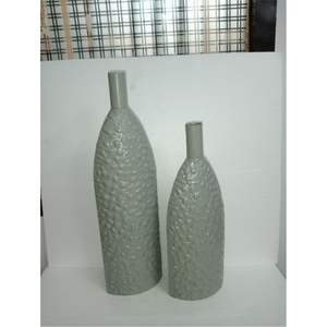 Ensemble de 2 vases texturés gris nordique |   Vases en métal minimalistes modernes |   Conteneurs floraux géométriques pour la mise en scène et la décoration de la maison - Product Image 1