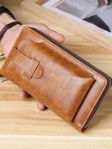 Portefeuille en cuir véritable fabriqué à la main avec des coutures solides et une sensation lisse et un profil minimaliste pour une fonctionnalité quotidienne - Product Image 3