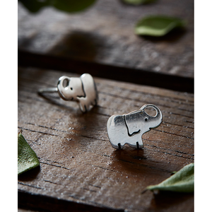 Orecchini a perno minimalisti a forma di elefante placcati oro 18K, gioielli trendy in argento sterling e oro rosa con zirconi per fidanzamento - Product Image 2