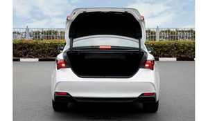 SEDÁN 2024 ECONÓMICO, 4.5L AUTOMÁTICO, TECHO SOLAR PANORÁMICO, ASIENTOS DE CUERO, ACC, FAROS HALÓGENOS/XENÓN, CÁMARA TRASERA 360, ALUMINIO - Product Image 2