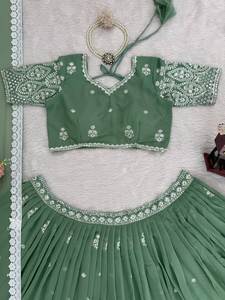 Conjunto de Lahenga Choli con Dupatta de Tela de Georgette Sintética Pesada Inspirada en Celebridades, con Bordado de Hilo y Lentejuelas de 9 mm, Fácil de Drapear, en Oferta - Product Image 6