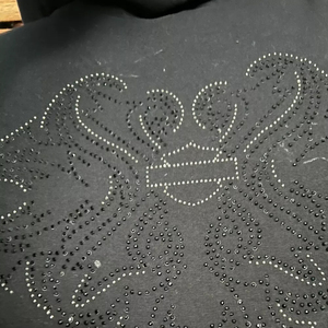 Sweat à capuche personnalisé pour homme, surdimensionné, court, effet délavé, zippé, entièrement orné de logos en strass - Product Image 5