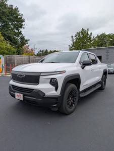 Chevrolet Silverado EV AWD Work Truck 4 portes, cabine double, 5,9 pieds de long, 4 roues motrices, modèle 2017 à 2024, occasion, bon état, à vendre. - Product Image 5