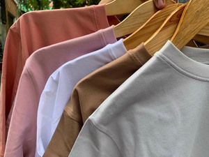 เสื้อยืดสีสันสดใสความยาวปกติย้อมด้วยเส้นด้ายนุ่มและระบายอากาศได้ดีสวมใส่สบายผลิตในเวียดนาม - Product Image 6