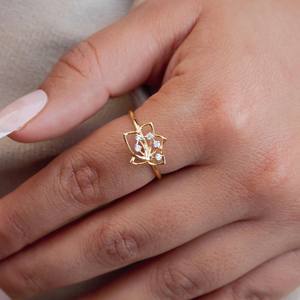 Bijoux en diamants naturels certifiés IGI Bague en diamant léger minimaliste en forme de fleur 18K - Product Image 6