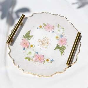 Plateau de service en résine de haute qualité, parfait pour les anniversaires, les mariages et les événements de réception haut de gamme à domicile. - Product Image 4