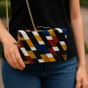 Pochette de soirée de luxe faite à la main en bois et résine, durable et écologique, avec incrustation géométrique, sac à bandoulière avec chaîne, logo personnalisé - Product Image 1