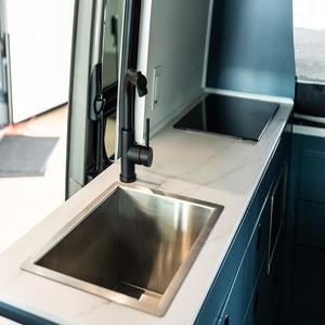 ¡Oferta Imperdible! Mercedes-Benz Sprinter 3500 RV 2023 Súper Limpio, Conversión a RV, Motor Turbodiésel de 2 Litros de Alto Rendimiento, Furgoneta de Lujo - Product Image 4