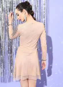 เดรสปาร์ตี้ตอนเย็นคอวีประดับด้วยลูกปัดและเลื่อมความยาวถึงเข่าสั้นสำหรับมื้อเย็นงานค็อกเทลและงานปาร์ตี้ - Product Image 2