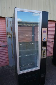 Distributeur automatique réfrigéré pour magasin de détail avec fonction de vente de bouteilles et de levage de billets, et fonctionnalité de distribution de snacks, à vendre - Product Image 2