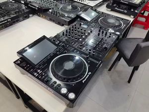 Une paire <span class=keywords><strong>de</strong></span> platines Pioneer CDJ3000 d'occasion avec écrans tactiles <span class=keywords><strong>de</strong></span> 9 pouces, prenant en charge les clés USB, les cartes SD et le mode <span class=keywords><strong>vinyle</strong></span>. - Product Image 6