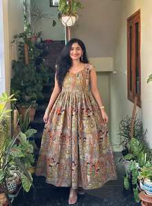 แม็กซี่ผ้าฝ้ายเนื้อนุ่มที่สวยงามทำจากการผสมผสานที่สวยงามของการพิมพ์คาลามารี - Product Image 4