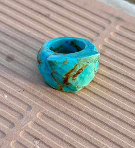 แหวนพลอยสีเทอร์ควอยส์อาริโซน่าธรรมชาติแหวนเหลี่ยมที่สวยงามแกะสลักด้วยมือพิเศษของขวัญพิเศษสำหรับเธอหรือเขา - Product Image 4