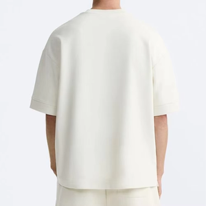 เสื้อยืดคอกลมสีครีมสำหรับผู้ชาย พร้อมกางเกงขาสั้นผูกเชือก ชุดลำลองผ้าฝ้ายถักสีพื้นสำหรับฤดูร้อน - Product Image 3