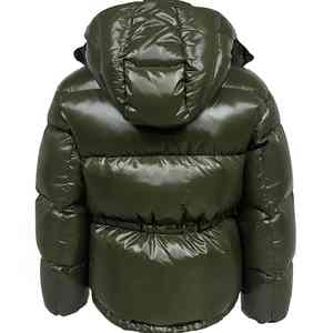 Veste d'hiver rembourrée pour l'extérieur avec un intérieur doux et un matériau durable pour une utilisation par temps froid - Product Image 3