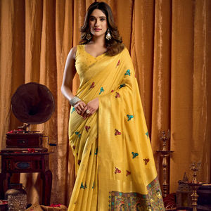 ผ้าไหมพรีเมียมสำหรับผู้หญิง ผู้จัดจำหน่ายเสื้อผ้าพื้นเมืองอินเดียแบบดั้งเดิมขายส่งจำนวนมากโดยแฟชั่นฮาร์เบอร์ - Product Image 1