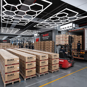 Lampada LED esagonale SUEZ per garage, illuminazione modulare a nido d'ape per officina, illuminazione a soffitto per detailing <span class=keywords><strong>auto</strong></span>, showroom, vendita all'ingrosso OEM - Product Image 4