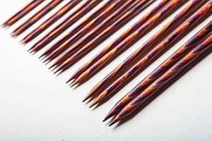 Ensemble d'aiguilles à tricoter droites en bois de sheesham, pointe unique, US 4-11 (Radiant 10") - Product Image 3