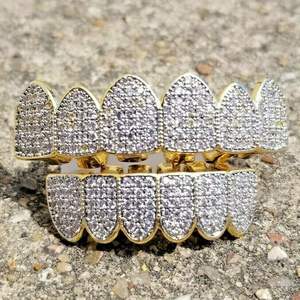 ตะแกรงย่างฟันสีทอง10K สำหรับผู้ชายสไตล์วินเทจทันสมัยแบบ2024 - Product Image 1