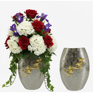 Jarrón de Aluminio Elegante Plateado con Detalles Dorados, Ovalado, Metálico, Decorativo para el Hogar, Accesorio para Arreglos Florales - Product Image 1