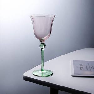 Copa de vino de cristal de color de alta calidad crea una conexión sensorial entre el bebedor y el vino. - Product Image 6