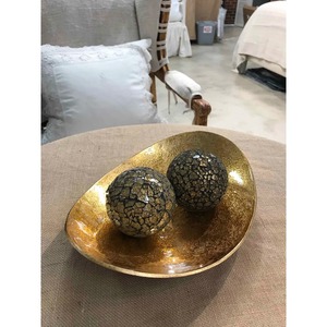 Bol décoratif élégant en laiton doré incurvé, décoration de table minimaliste, idéal pour le salon et l'usage quotidien, vente en gros en provenance d'Inde - Product Image 4